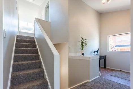 Photo of property in 2/25 Knights Road, Rothesay Bay, Auckland, 0630