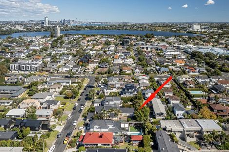 Photo of property in 12 Cecil Road, Milford, Auckland, 0620