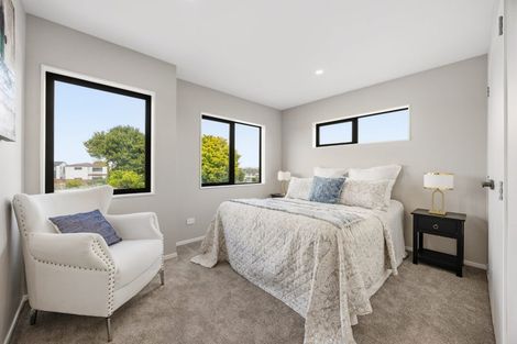 Photo of property in 60c Hutchinsons Road, Bucklands Beach, Auckland, 2014