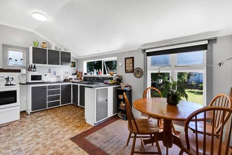 Photo of property in 43 Victoria Street, Hawera, 4610