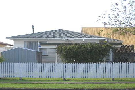 Photo of property in 30 Larnoch Road, Henderson, Auckland, 0610