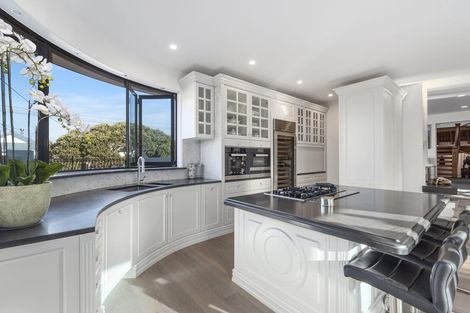 Photo of property in 1/60 Milford Road, Milford, Auckland, 0620