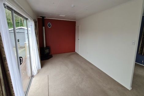 Photo of property in 72 Stewart Drive, Newlands, Wellington, 6037