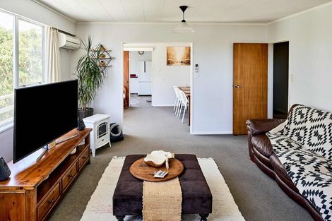 Photo of property in 99 Kahu Road, Paremata, Porirua, 5024