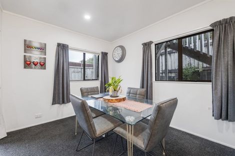 Photo of property in 92 Heta Road, Highlands Park, New Plymouth, 4312