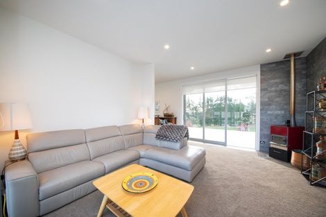 Photo of property in 49 Tutakarae Road, Kelvin Grove, Palmerston North, 4470