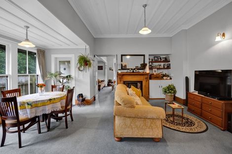 Photo of property in 237 South Road, Hawera, 4610