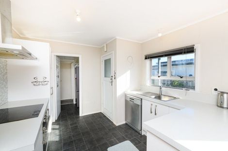 Photo of property in 25 Newhaven Place, Roslyn, Palmerston North, 4414