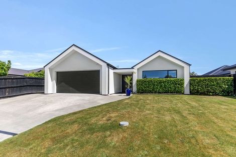 Photo of property in 17 Churchill Drive, Rangiora, 7400