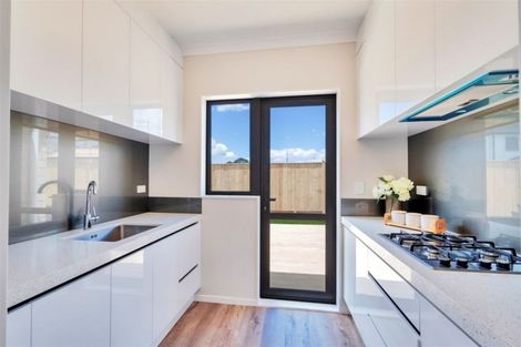 Photo of property in 1 Huahua Crescent, Papakura, 2110