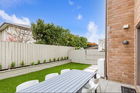 Photo of property in 18 Purchas Hill Drive, Stonefields, Auckland, 1072
