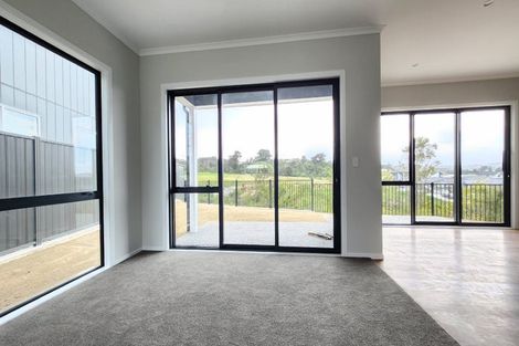 Photo of property in 12 Koreke Close, Kenepuru, Porirua, 5022