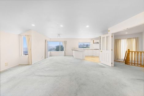 Photo of property in 2/3 Jacanas Place, Unsworth Heights, Auckland, 0632