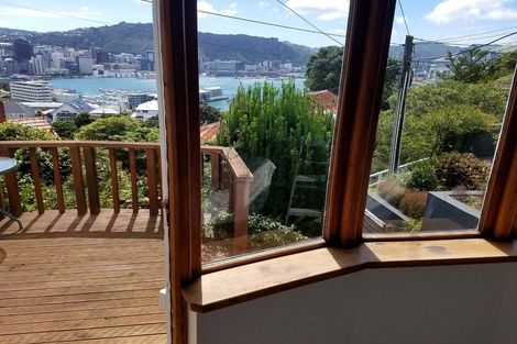 Photo of property in 27 Shannon Street, Mount Victoria, Wellington, 6011
