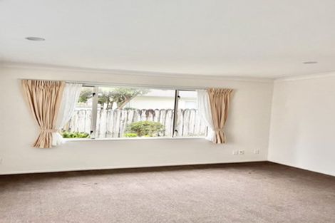 Photo of property in 9 Orohena Close, Northpark, Auckland, 2013