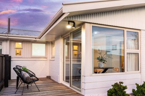 Photo of property in 2/4 Lansbury Avenue, Strowan, Christchurch, 8052