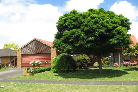 Photo of property in 13 Gardone Terrace, Conifer Grove, Takanini, 2112