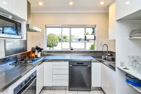 Photo of property in 6 Oakland Avenue, Papatoetoe, Auckland, 2025