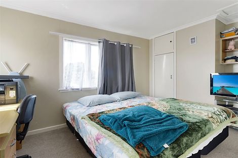 Photo of property in 82 Lincoln Park Avenue, Massey, Auckland, 0614
