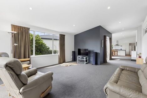 Photo of property in 3 Kaweka Close, Aotea, Porirua, 5024