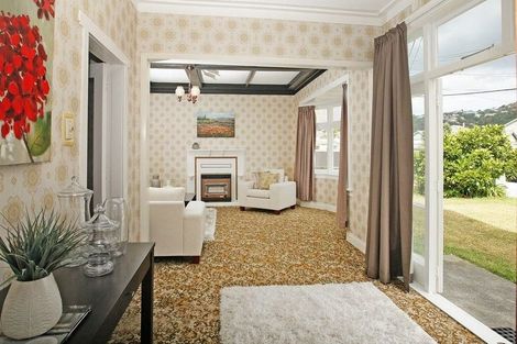 Photo of property in 73 Apu Crescent, Lyall Bay, Wellington, 6022