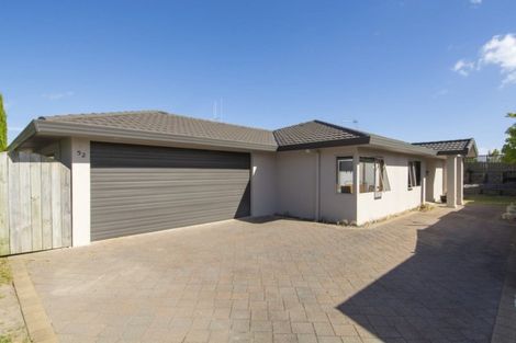 Photo of property in 52 Corinth Grove, Papamoa Beach, Papamoa, 3118