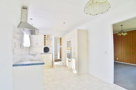 Photo of property in 14 Ewbank Place, Manurewa, Auckland, 2102