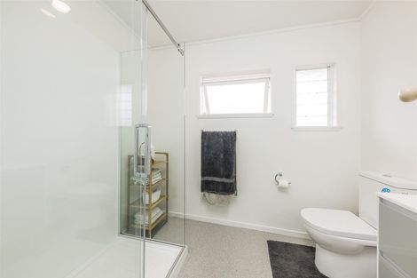 Photo of property in 1/9 Brunton Place, Glenfield, Auckland, 0629