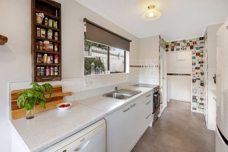 Photo of property in 6 Pokapu Place, Bethlehem, Tauranga, 3110