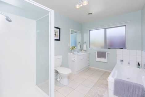 Photo of property in 4 Ronald Scott Grove, Riverstone Terraces, Upper Hutt, 5018