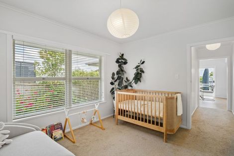 Photo of property in 3/619 Beach Road, Rothesay Bay, Auckland, 0630