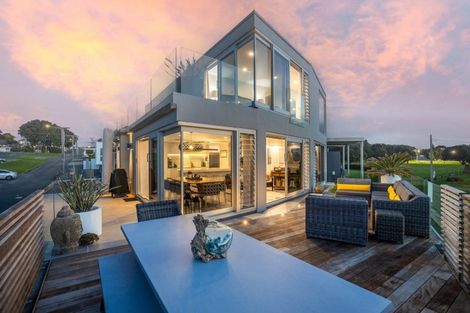 Photo of property in Weekeston Apartments, 2 Nobs Line, Strandon, New Plymouth, 4312