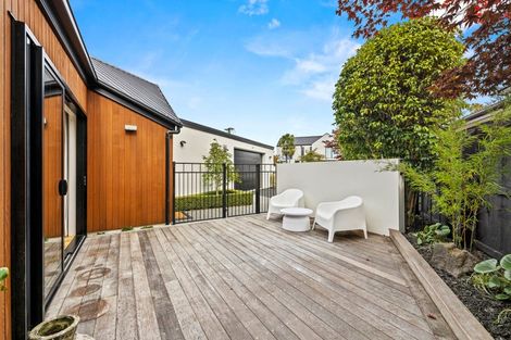 Photo of property in 15 Saint Andrews Square, Strowan, Christchurch, 8052
