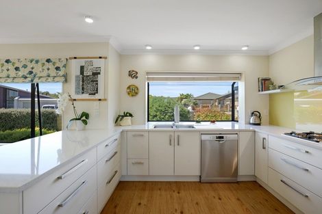 Photo of property in 10 Quadrant Heights, Paraparaumu, 5032