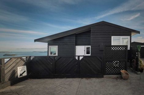 Photo of property in 2/7 Jasmine Grove, Maungaraki, Lower Hutt, 5010