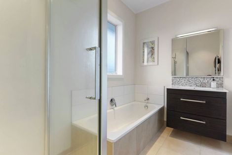 Photo of property in 6 Greenhill Crescent, Pakuranga, Auckland, 2010