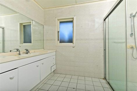 Photo of property in 61 Wilsher Crescent, Henderson, Auckland, 0612