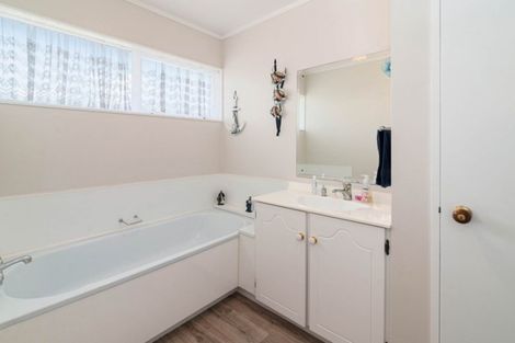 Photo of property in 24 Tawavale Street, Pukehangi, Rotorua, 3015