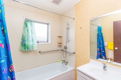 Photo of property in 2/50 Kenderdine Road, Papatoetoe, Auckland, 2025