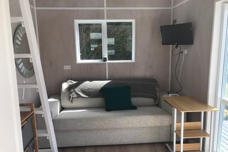 Photo of property in 39 Stewart Drive, Newlands, Wellington, 6037