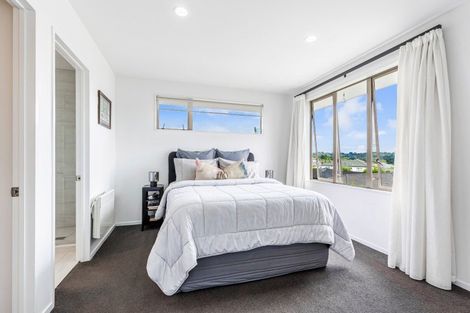 Photo of property in 23 Henry Partington Place, Greenhithe, Auckland, 0632