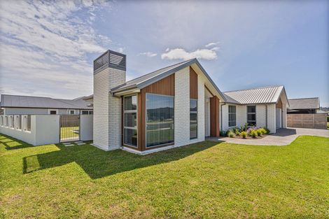 Photo of property in 1 Ngaroma Crescent, Whitianga, 3510