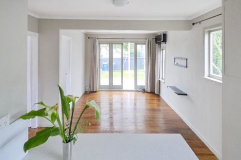 Photo of property in 127 View Road, Sunnyvale, Auckland, 0612