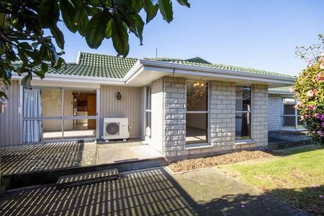 Photo of property in 19 Broadfell Avenue, Avonhead, Christchurch, 8042