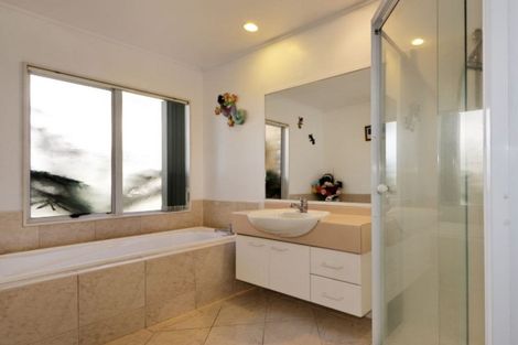 Photo of property in 26 Tornado Place, West Harbour, Auckland, 0618