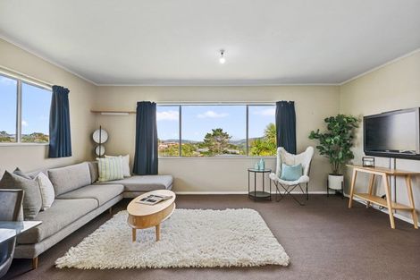 Photo of property in 23a Brooker Grove, Newlands, Wellington, 6037