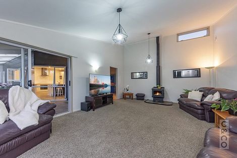 Photo of property in 2246 State Highway 16, Helensville, 0875