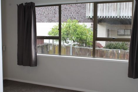 Photo of property in 2/33 Tyrian Close, Half Moon Bay, Auckland, 2012