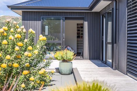 Photo of property in 17 Kaiwaru Place, Waikanae, 5036