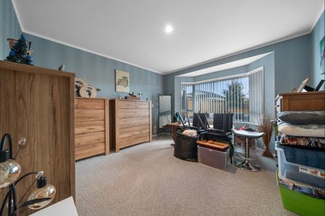 Photo of property in 33 Heta Road, Highlands Park, New Plymouth, 4312